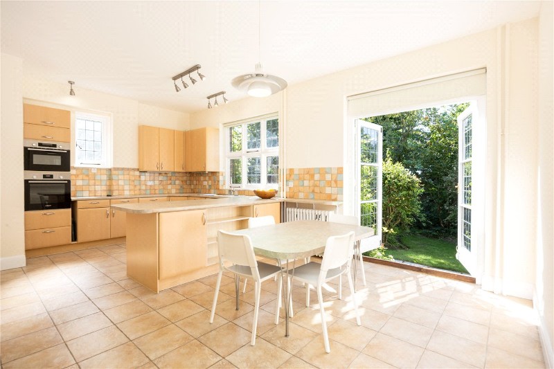 Westmead, London, SW15