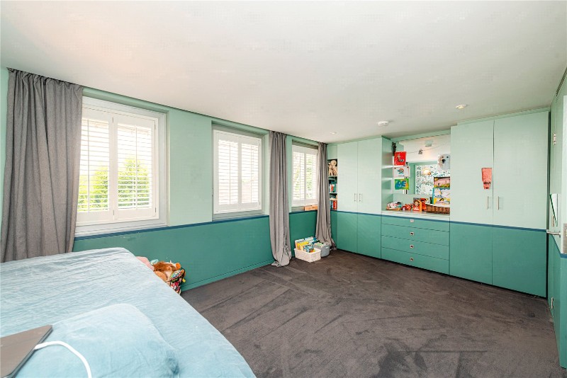 Pangbourne Avenue, London, W10