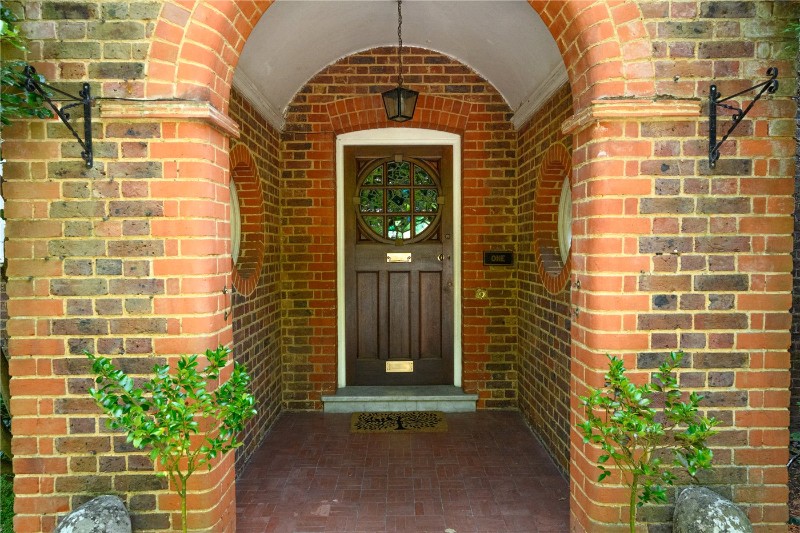 Oatlands Chase, Weybridge, Surrey, KT13