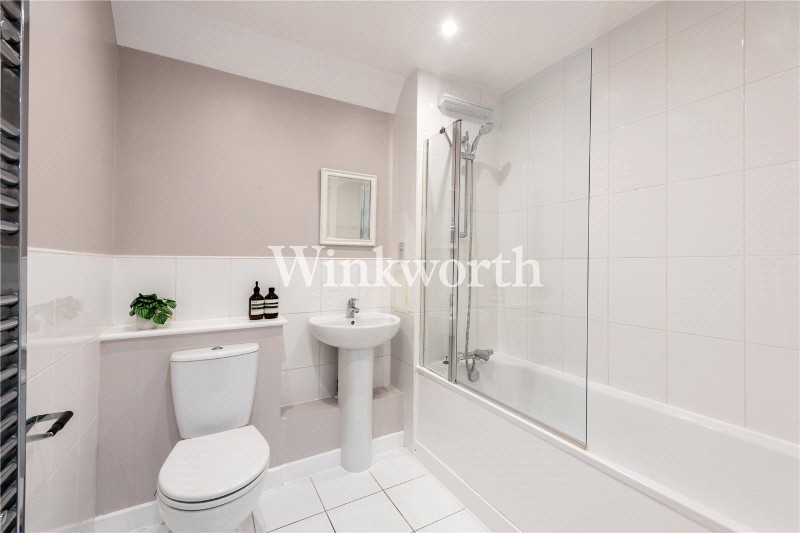Leverton Close, London, N22