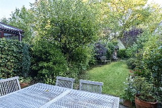Clare Mead, Rowledge, Farnham, Surrey, GU10