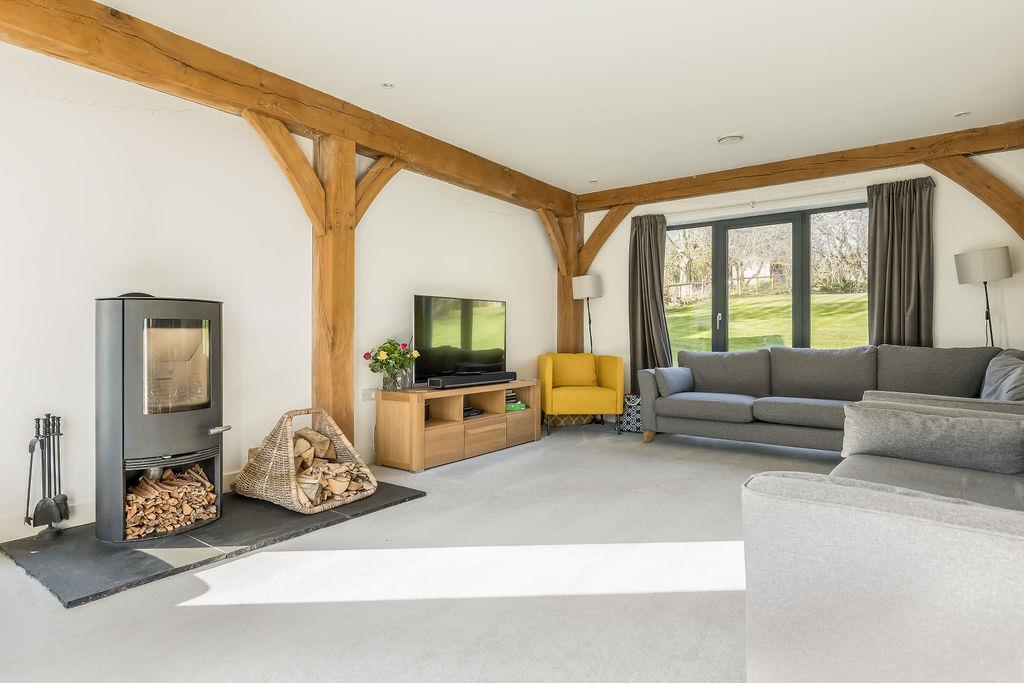 A LIVING ROOM ph11.j