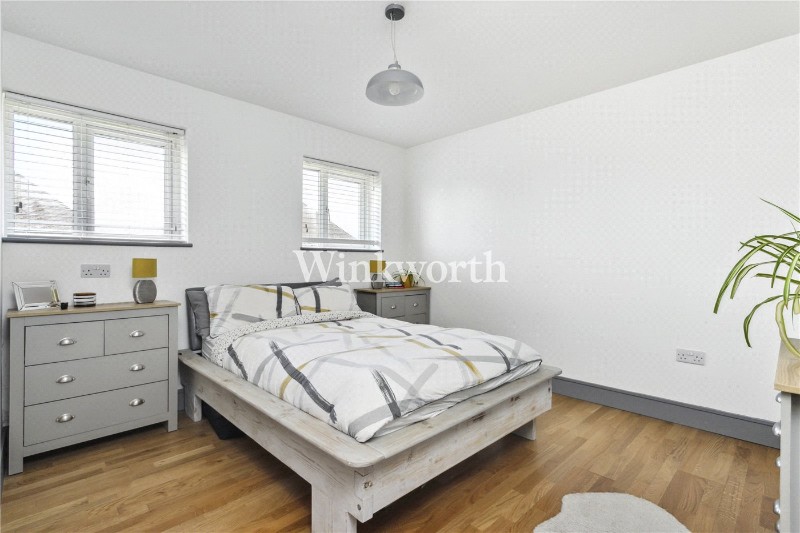 Farndale Avenue, London, N13