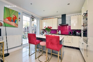 Lewiston Close, Worcester Park, KT4