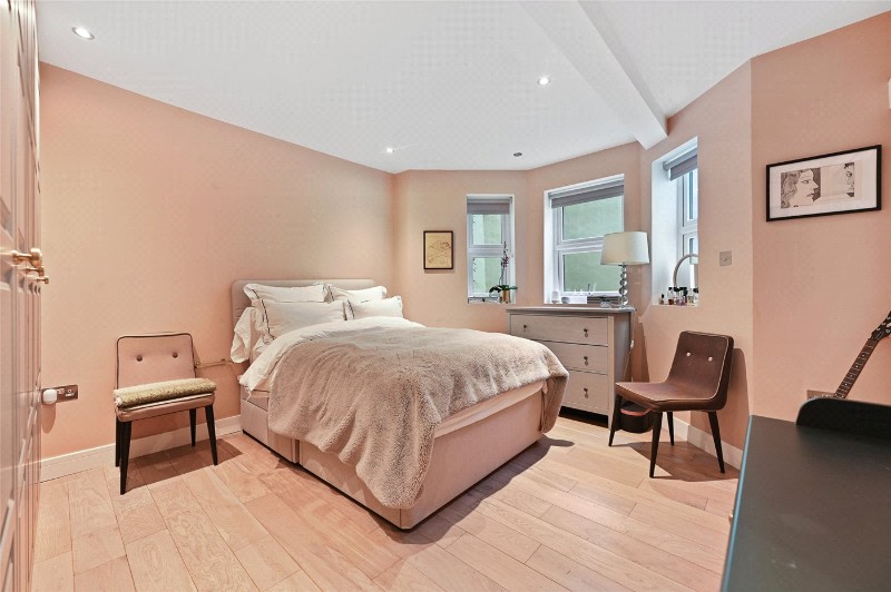 Ormiston Grove, London, W12