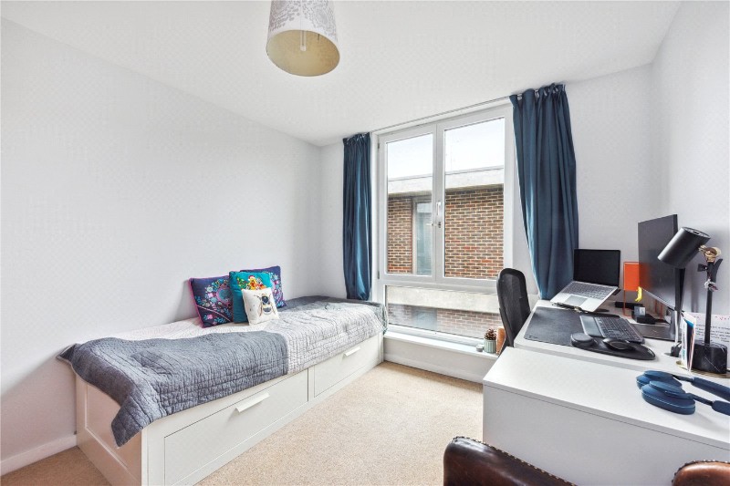 Seven Sisters Road, London, N4