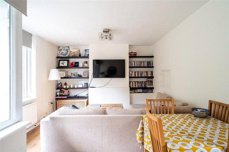 Ewen Crescent, London, SW2