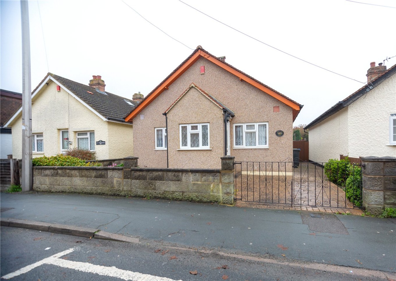 2 bedroom property for sale in Rusham Road, Egham, Surrey, TW20 (Ref