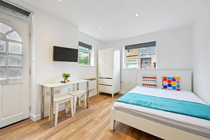 Bloemfontein Avenue, London, W12