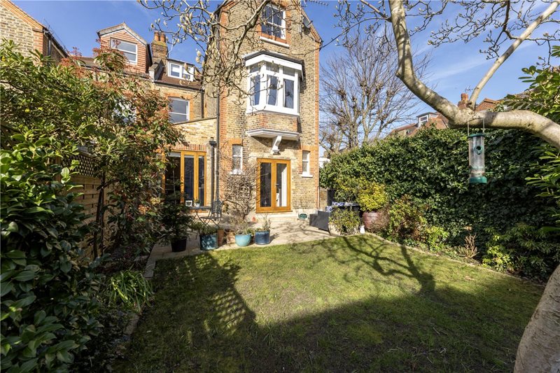 Howards Lane, London, SW15