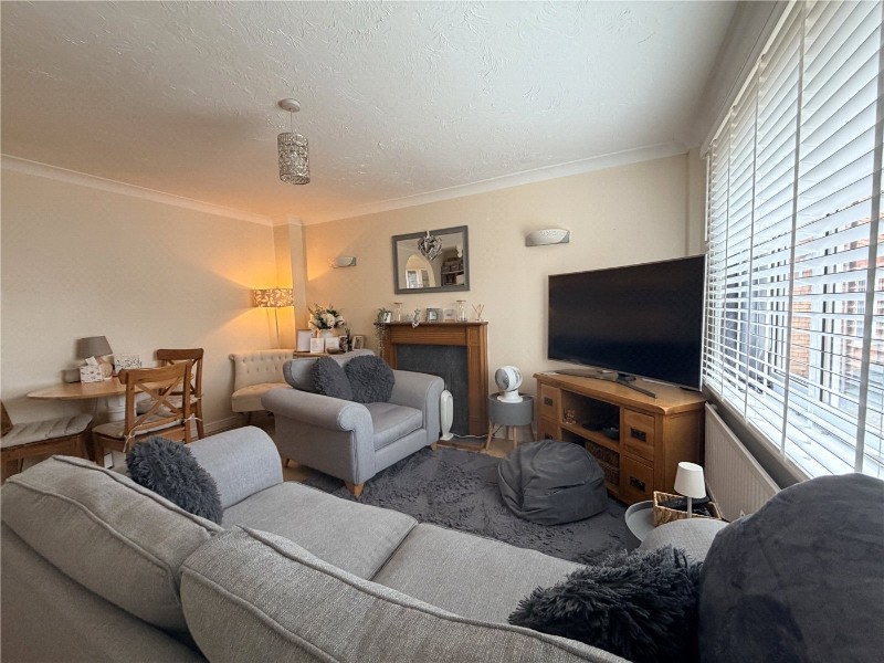 Weywood Close, Farnham, Surrey, GU9