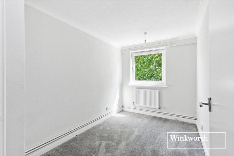 High Road, London, N20