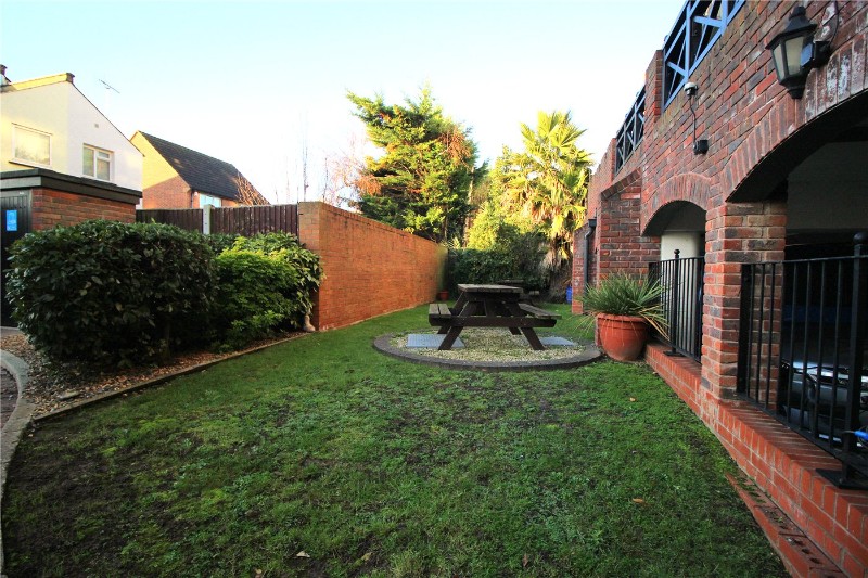 Leigh Road, Leigh-on-Sea, Essex, SS9