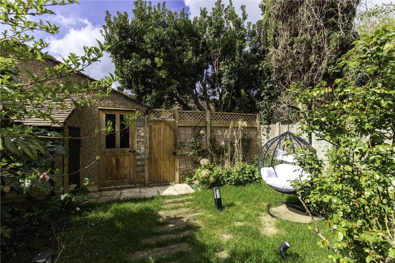 Park Drive, London, W3