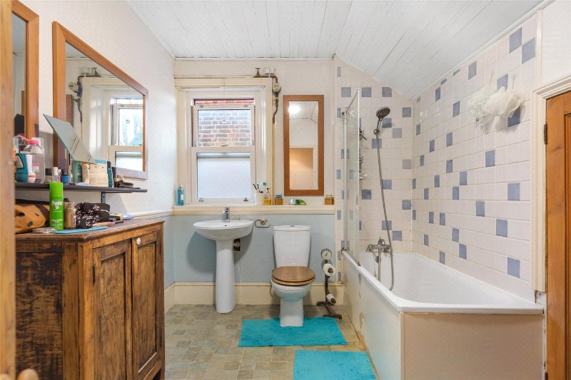 Border Crescent, London, SE26