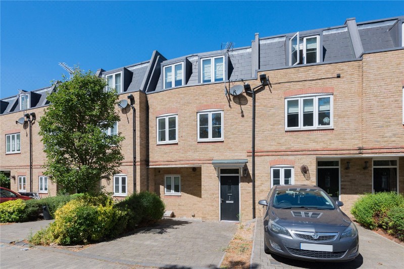 Hepdon Mews, London, SW17