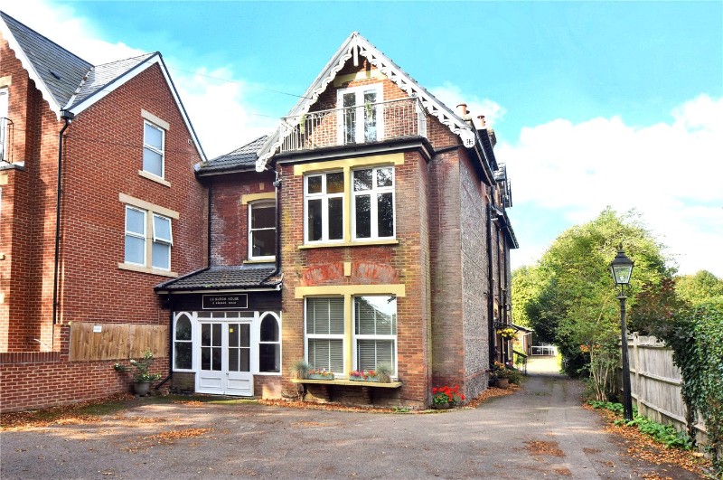 Avenue Road, Banstead, Surrey, SM7