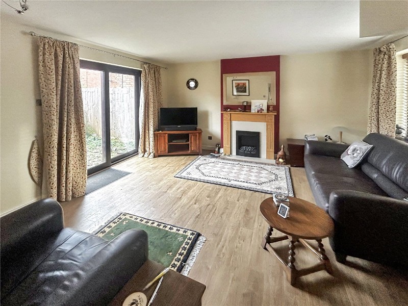 Simmons Court, Wellesbourne, Warwick, Warwickshire, CV35