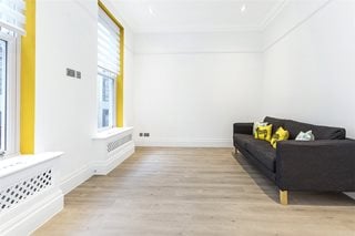 Chenies Mews, London, WC1E