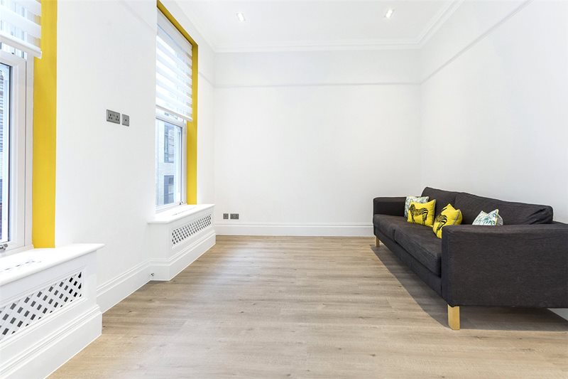 Chenies Mews, London, WC1E