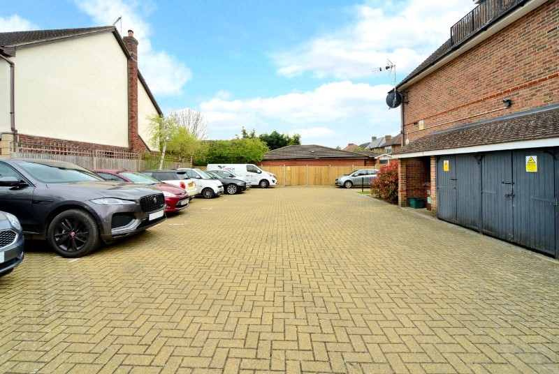 Colborne Way, Worcester Park, KT4