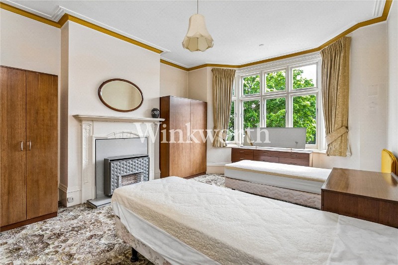 Caversham Avenue, London, N13
