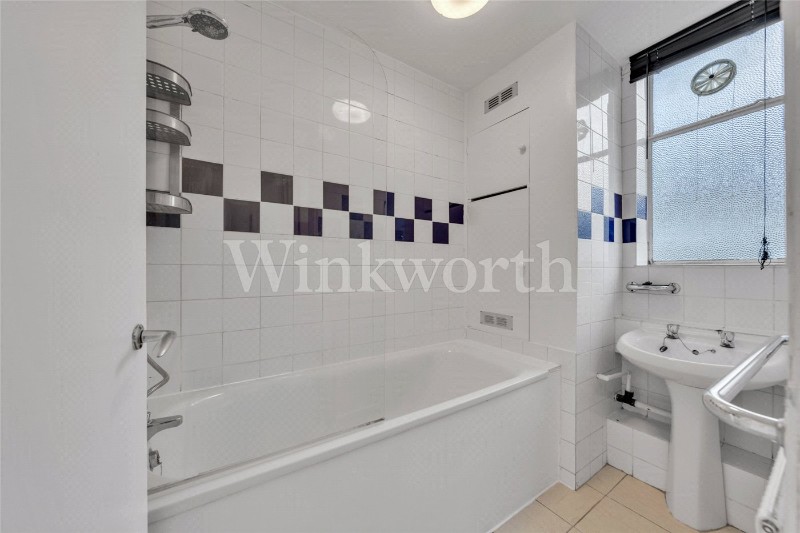 Golders Green Road, London, NW11