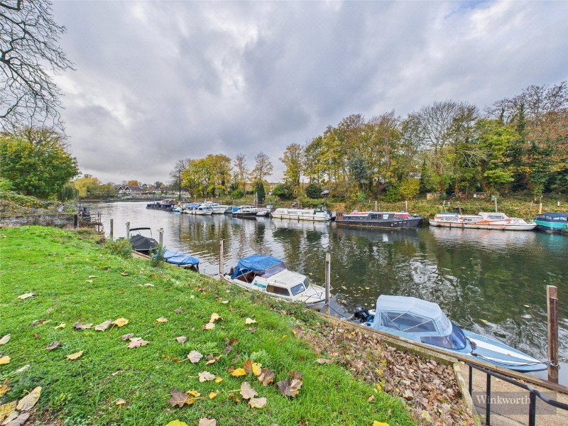 Hampton Court Road, East Molesey, KT8
