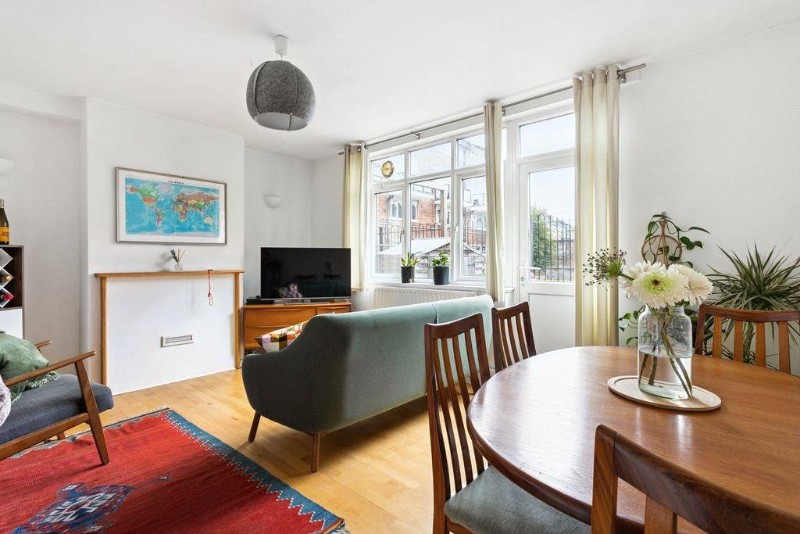Barnes Street, London, E14
