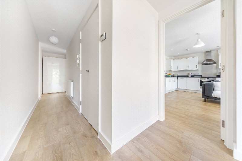 High Street, London, TW8