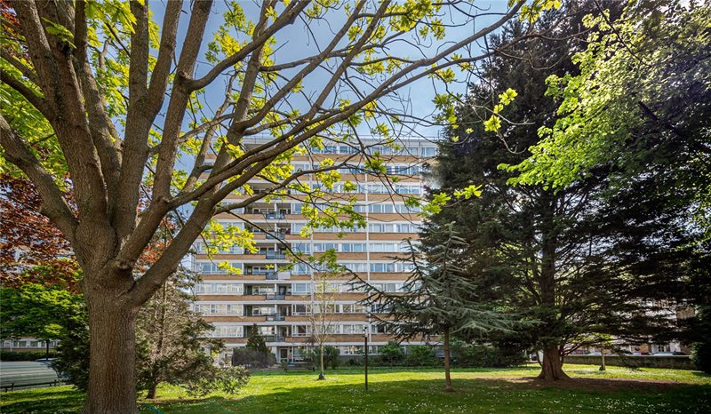 Churchill Gardens, London, SW1V