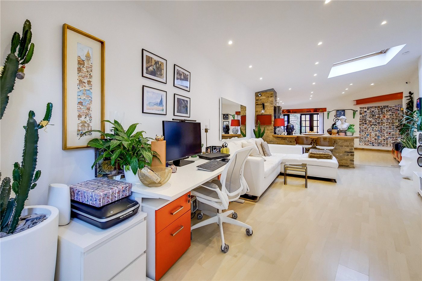 Kitchen / Reception