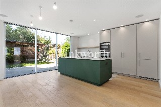 Empire Avenue, London, N18