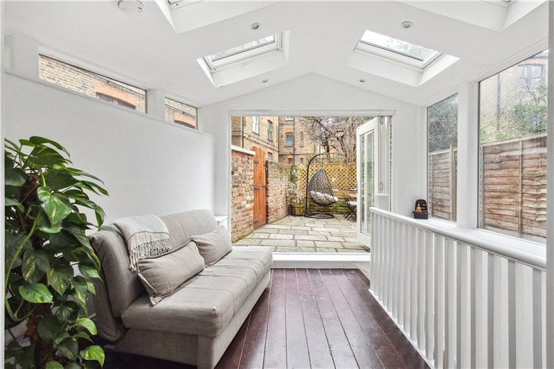 Glengariff Mansions, South Island Place, London, SW9