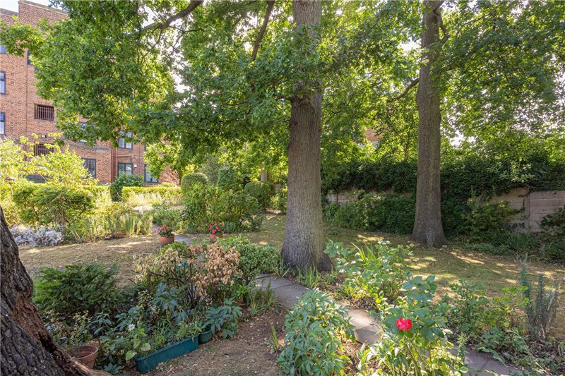 Manor Fields, London, SW15