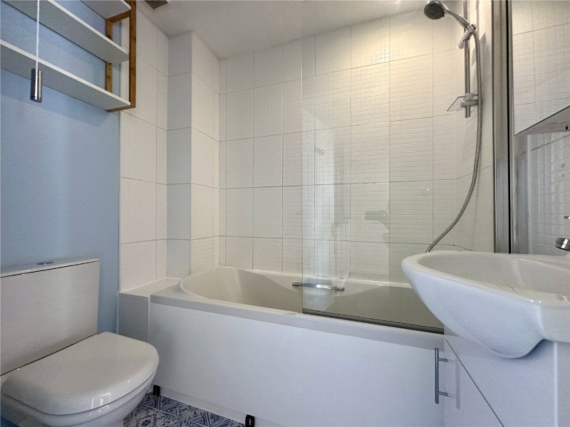 Moore Close, Tongham, Farnham, Surrey, GU10