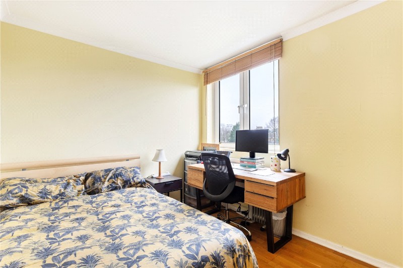 Winterfold Close, London, SW19