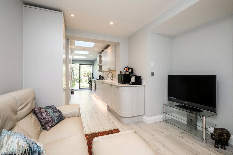 Gunnersbury Avenue, London, W5
