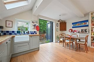 Oaklands Grove, London, W12