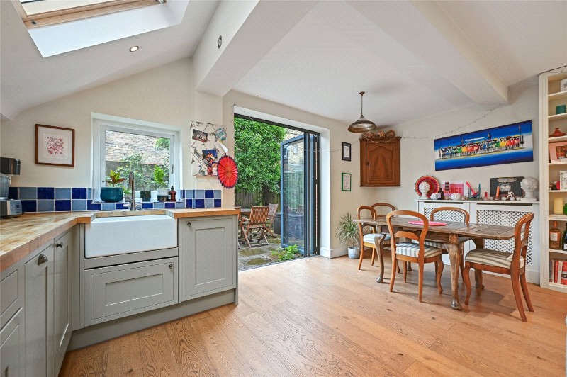 Oaklands Grove, London, W12