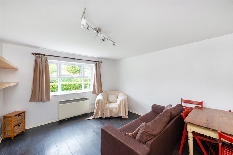 Molyneux Drive, London, SW17