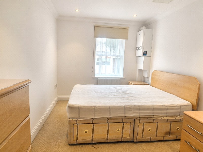 Moon Lane, High Barnet, EN5