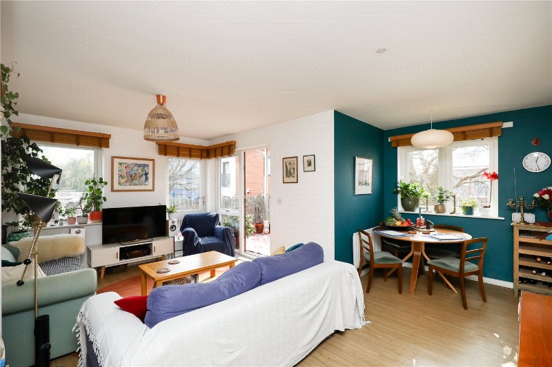 Gunnersbury Lane, London, W3