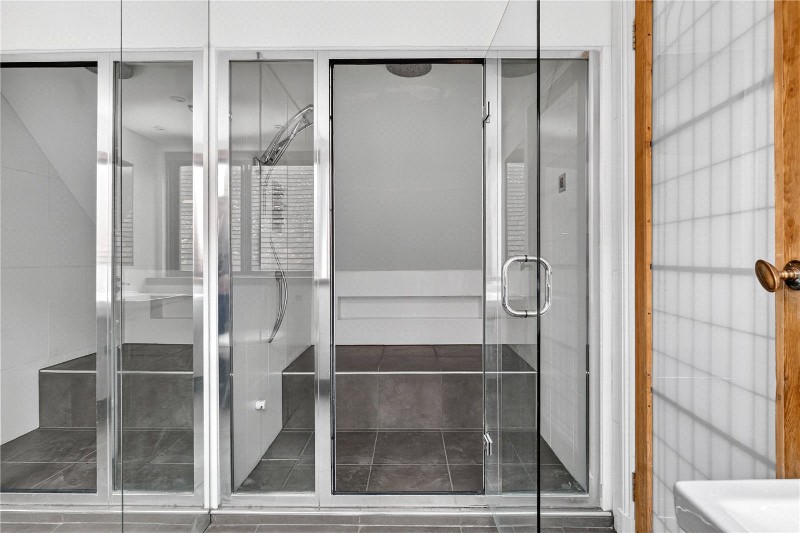 Russell Road, Shepperton, Surrey, TW17