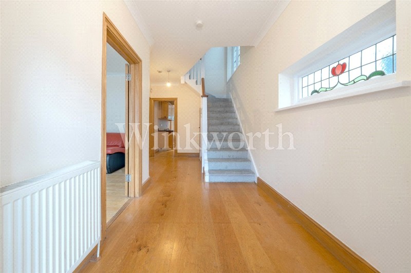 Alyth Gardens, London, NW11