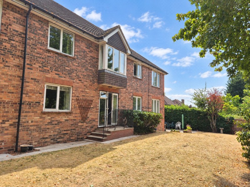 Hertswood Court, Hillside Gardens, High Barnet, EN5