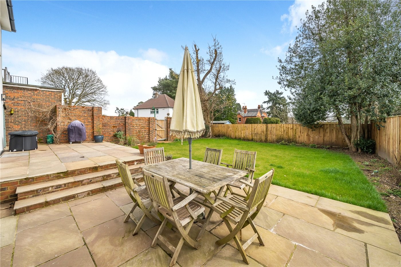 4 bedroom property for sale in Shortheath Road, Farnham, Surrey, GU9 (Ref FAR220054) £995,000