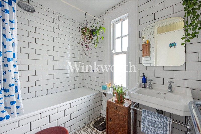 Hewitt Avenue, London, N22