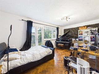 Great North Way, London, NW4