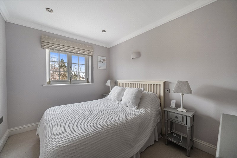 Searle Road, Farnham, Surrey, GU9